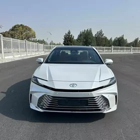 Toyota Camry 2025