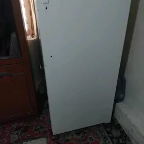 Holadilnik. Gökjede