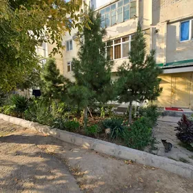 11мкр 1эт 1ком 42м2 Срочно