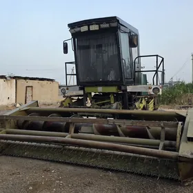 John Deere 2000