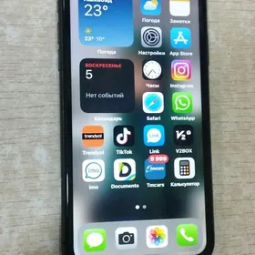 iphone. 11.  4/64