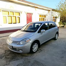 Nissan Versa 2012