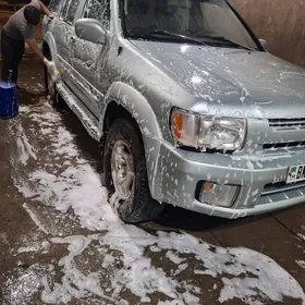 Nissan Pathfinder 1999