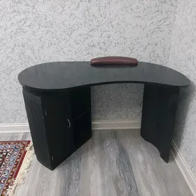 Стол маникюрный