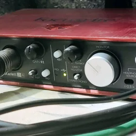 Focusrite scarlett 2i4