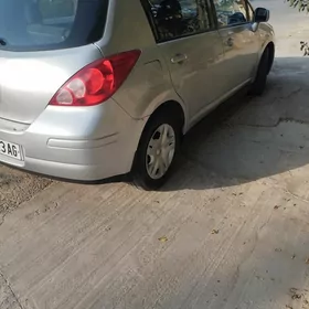 Nissan Versa 2011