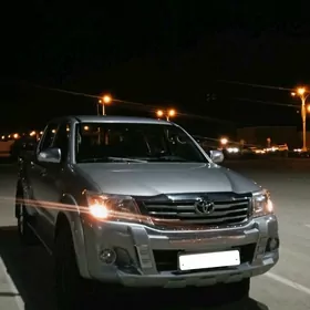 Toyota Hilux 2015