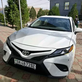 Toyota Camry 2019