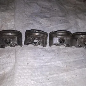 Nissan wersa çykarylan porşen