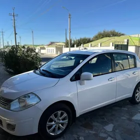 Nissan Versa 2012