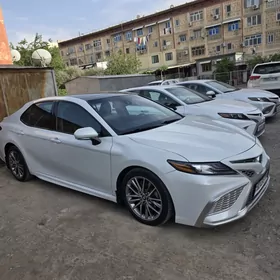 Toyota Camry 2021