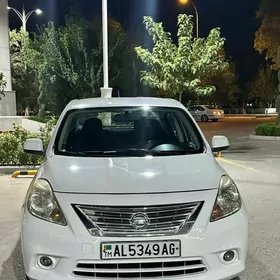 Nissan Versa 2013
