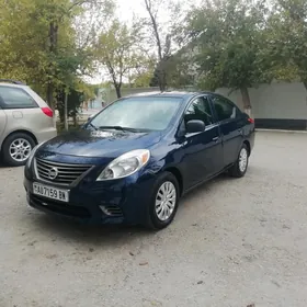 Nissan Versa 2012