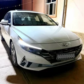 Hyundai Elantra 2022