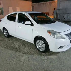 Nissan Versa 2011