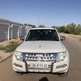 Mitsubishi Pajero 2015