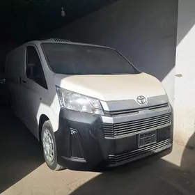 Toyota Hiace 2022