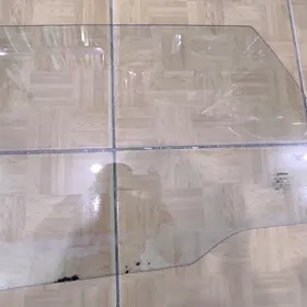 стёкла задние Авенсис (Айна)