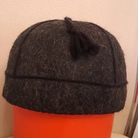 Кепки.