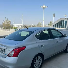 Nissan Versa 2011