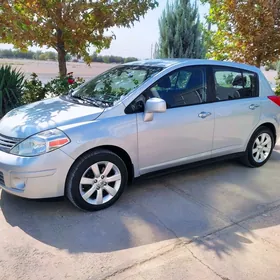 Nissan Versa 2011