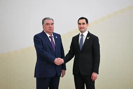 Serdar Berdimuhamedow Emomali Rahmony doglan güni bilen gutlady