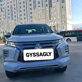 Mitsubishi Pajero 2020