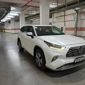 Toyota Highlander 2021