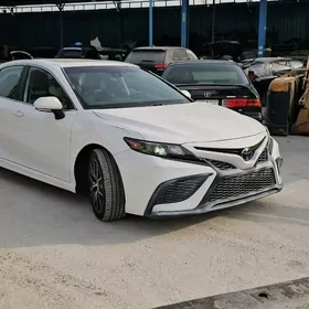 Toyota Camry 2021