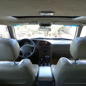 Infiniti QX4 1998