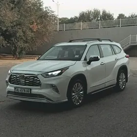 Toyota Highlander 2021