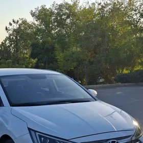 Hyundai Elantra 2019
