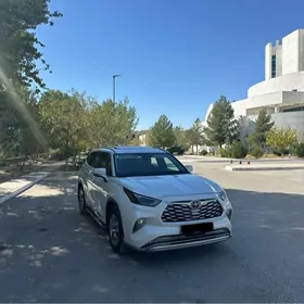 Toyota Highlander 2021