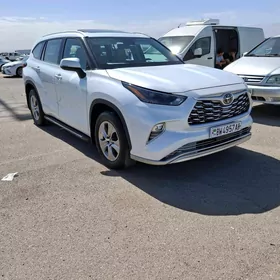 Toyota Highlander 2021