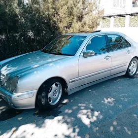 Mercedes-Benz E320 2001