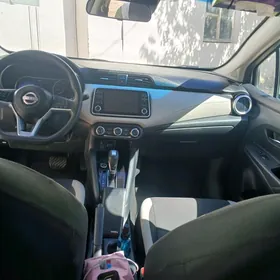 Nissan Versa 2020
