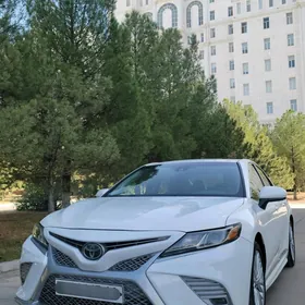 Toyota Camry 2018