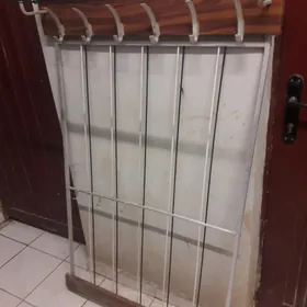 вешалка в прихожку