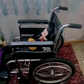 Detskiý invalidny kolýaska