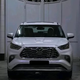 Toyota Highlander 2021