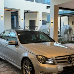 Mercedes-Benz C350 2011