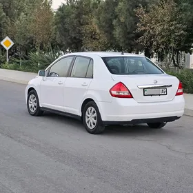 Nissan Versa 2010