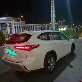 Toyota Highlander 2021