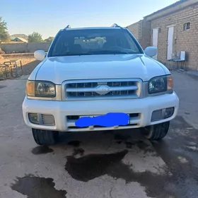 Nissan Pathfinder 2000