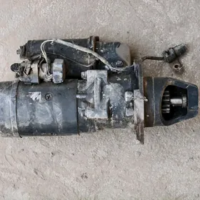Buldizer Komatsu starter