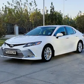Toyota Camry 2021