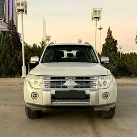 Mitsubishi Pajero 2010