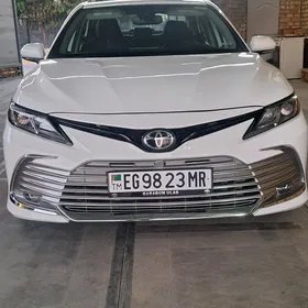 Toyota Camry 2021