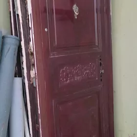Gapy , дверь