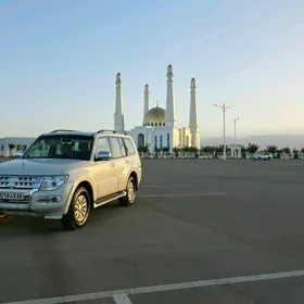 Mitsubishi Pajero 2017